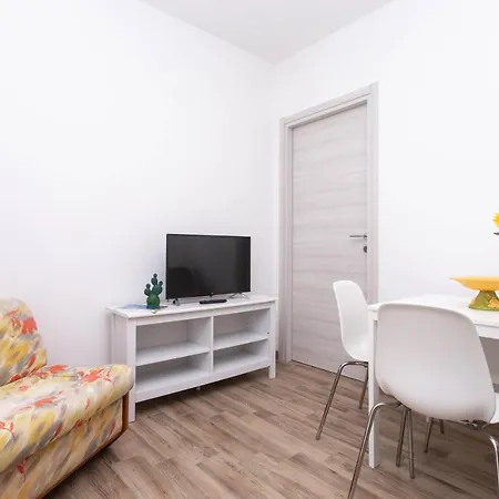 S209 - Sirolo, Nuovissimo Bilocale Con Portico Pt 아파트 시롤로